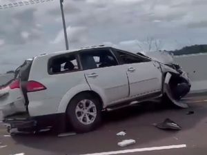 Nahas! Alex Caleg PPP Tewas Kecelakaan-Pajero Tabrak Pembatas Tol Nahas! Alex Caleg PPP Tewas Kecelakaan-Pajero Tabrak Pembatas Tol