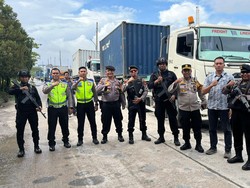 Polisi Kawal Ketat Pengiriman 2 Kontainer Surat Suara Pemilu ke Rohil