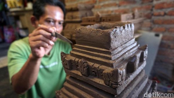 Potret Perajin Terakota Mojokerto Eksis Hingga Saat Ini