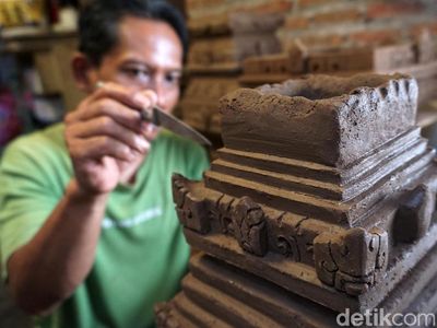 Potret Perajin Terakota Mojokerto Eksis Hingga Saat Ini