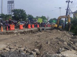 Potret Kepadatan Imbas Penutupan Flyover Juanda Potret Kepadatan Imbas Penutupan Flyover Juanda