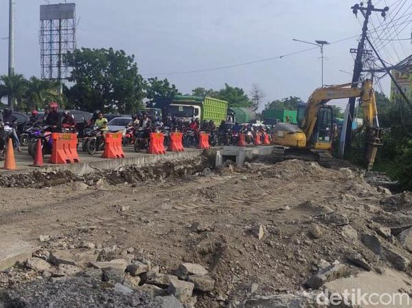 Potret Kepadatan Imbas Penutupan Flyover Juanda
