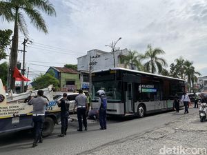 Kala Bus Listrik yang Baru Diresmikan Pemkot Medan Mogok di Jalan Kala Bus Listrik yang Baru Diresmikan Pemkot Medan Mogok di Jalan
