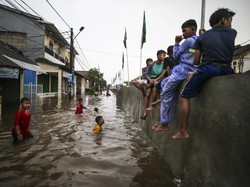 Dinsos Tangsel Buka Suara soal Bansos Kedaluwarsa Diberikan ke Korban Banjir
