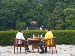 Usai Makan Malam Bareng Prabowo, Jokowi Sarapan dengan Airlangga-Bahas Pilpres