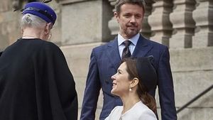 6 Foto Putri Mary Membungkuk ke Ratu Denmark, Dinilai Sempurna, Kini Dilarang