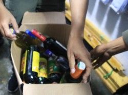 Satpol PP Bandung Sita Ratusan Botol Miras Ilegal di Moh Toha Bandung