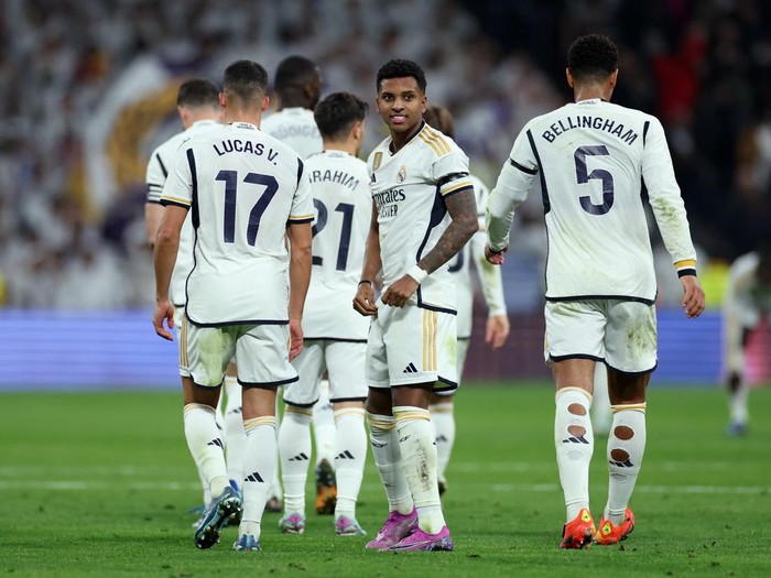 Soccer Football - LaLiga - Real Madrid v Villarreal - Santiago Bernabeu, Madrid, Spain - December 17, 2023 Real Madrid's Rodrygo celebrates scoring their second goal with Jude Bellingham REUTERS/Isabel Infantes