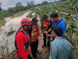 Terjun dari Jembatan Kereta, Remaja Tewas di Sungai Madene Pemalang