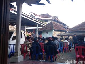 Bocah 7 Tahun Korban Longsor Jalur Telaga Sarangan Meninggal Dunia Bocah 7 Tahun Korban Longsor Jalur Telaga Sarangan Meninggal Dunia