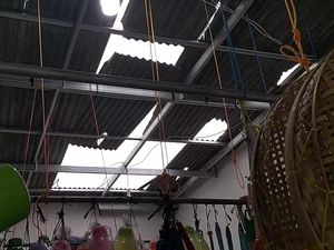 Puting Beliung Terjang 10 Rumah Warga di Lamsel, Tak Ada Korban Luka