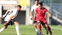 Libya berhasil membalikkan keadaan pada menit ke-20. Backpass Rizky Ridho kepada Ernando berhasil direbut Ekrawa yang kemudian menaklukkan Ernando dalam duel satu lawan satu. Skor 2-1 bertahan hingga turun minum.