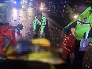 Bus Tabrak Motor di Depan Puspem Badung, Pria-Wanita Tewas Bus Tabrak Motor di Depan Puspem Badung, Pria-Wanita Tewas