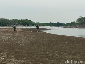 Menikmati Akhir Pekan di Pantai Arnavat, Wisata Alam Baru di Demak Menikmati Akhir Pekan di Pantai Arnavat, Wisata Alam Baru di Demak