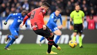 4. AC Milan. Dapat 7 penalti dengan tingkat konversi 71,4 persen (5 sukses, 2 gagal). Foto: REUTERS/DANIELE MASCOLO