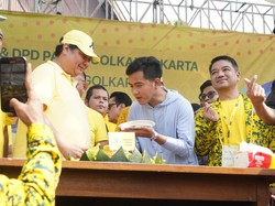 Airlangga & Gibran Dapat Sambutan Meriah di Lomba Senam Gemoy
