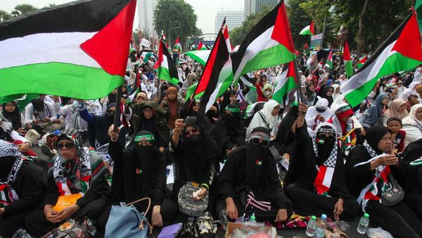 Aksi Munajat Kemerdekaan Palestina Diikuti Ratusan Massa di Surabaya