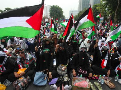 Aksi Munajat Kemerdekaan Palestina Diikuti Ratusan Massa di Surabaya