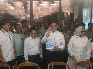 Anies Pamer Banner Ala Idol K-Pop Hwaiting!! Abah Sebelum ke Lokasi Debat