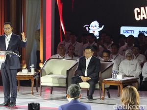 Prabowo Ajak Buka-Bukaan, Anies Singgung Pengalaman Bicara di Forum Global