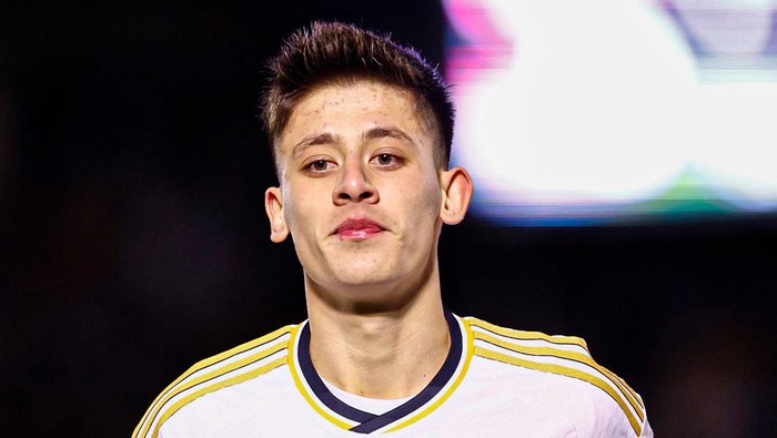 Penantian panjang Arda Guler bermain dengan seragam Real Madrid terwujud. Dia tampil sebagai starter Los Blancos saat menghadapi Arandina di babak 32 besar Copa del Rey, Minggu (7/1/2024) dini hari WIB.