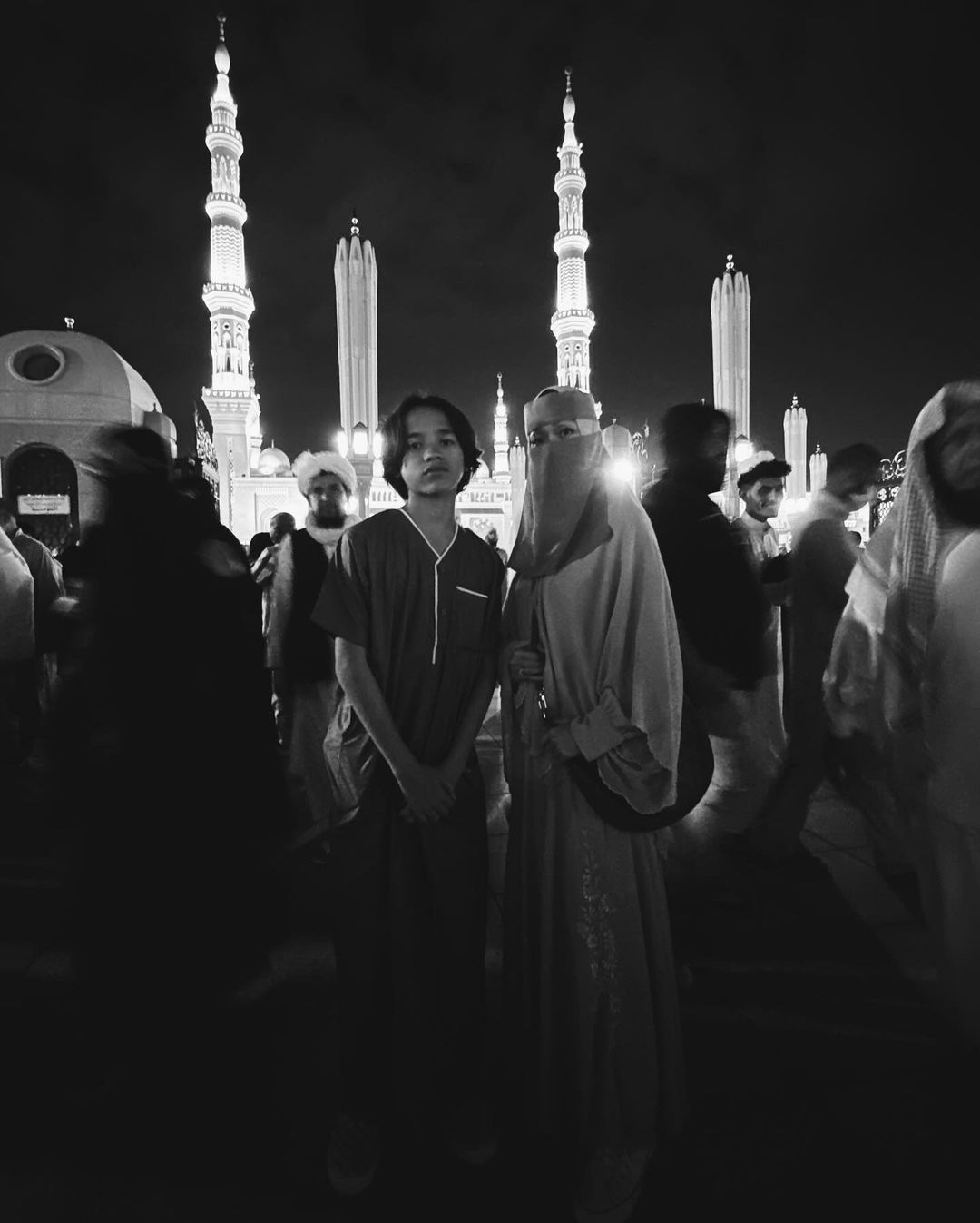 BCL mengenakan cadar saat di Madinah