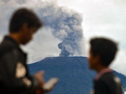 Gunung Marapi Siaga, Warga di Zona Bahaya Mulai Mengungsi