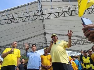 Gibran Hadiri Lomba Senam Gemoy di Jakbar Bersama Airlangga