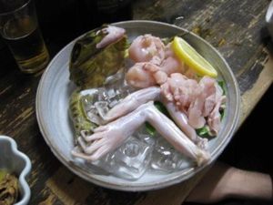 5 Hewan Ini Sering Dimakan Mentah, Ada Kodok dan Semut 5 Hewan Ini Sering Dimakan Mentah, Ada Kodok dan Semut