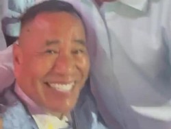 Hotman Jabat Tangan Prabowo di Debat Ketiga: Salam Kangen Bos!