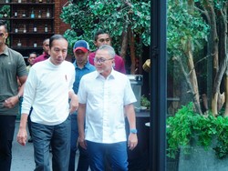 Jokowi Makan Siang Bareng Zulkifli Hasan di Bogor