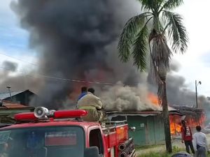 20 Kios Pasar Youtefa Jayapura Ternyata Dibakar Pria Mabuk, Pelaku Ditangkap! 20 Kios Pasar Youtefa Jayapura Ternyata Dibakar Pria Mabuk, Pelaku Ditangkap!