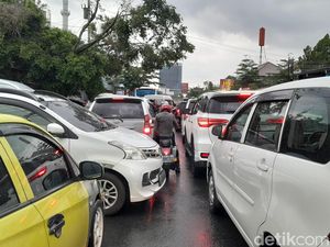 Minggu Sore, Viaduk Gilingan Macet Parah! Minggu Sore, Viaduk Gilingan Macet Parah!