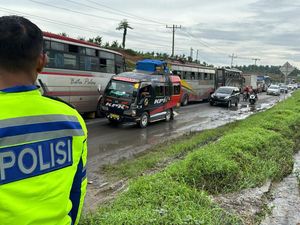 Macet Panjang di Jalinsum Asahan, Pengendara: Hampir 4 Jam Kendaraan Tak Bergerak Macet Panjang di Jalinsum Asahan, Pengendara: Hampir 4 Jam Kendaraan Tak Bergerak