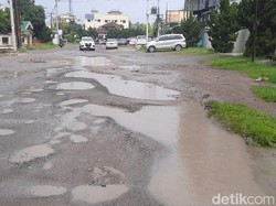 Dear Pak Bobby! Warga dan Pengendara Ngeluh Jalan Danau Marsabut Rusak Parah