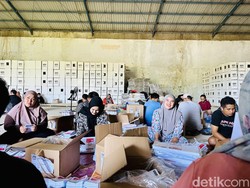 KPU Bone Libatkan 300 Warga Lipat Surat Suara Pemilu 2024