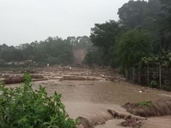 Oom Tewas Akibat Longsor di Subang, Setengah Badannya Tertimbun Tanah