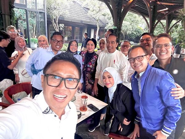 Makan Siang Bareng Jokowi, Zulhas Didampingi Blue Squad PAN