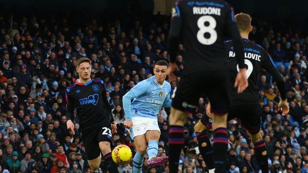 Soccer Football -  FA Cup - Third Round - Manchester City v Huddersfield Town - Etihad Stadium, Manchester, Britain - January 7, 2024 Manchester City's Phil Foden scores their fourth goal Action Images via Reuters/Lee Smith