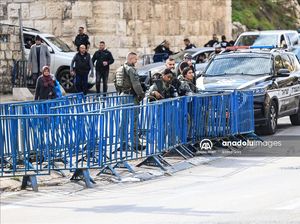 Israel Batasi Jemaah ke Masjid Al Aqsa hingga Usir Pakai Gas Air Mata Israel Batasi Jemaah ke Masjid Al Aqsa hingga Usir Pakai Gas Air Mata