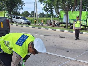 Polisi Buru Mobil yang Tabrak Lari Pasutri hingga Sang Suami Tewas Polisi Buru Mobil yang Tabrak Lari Pasutri hingga Sang Suami Tewas