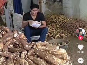 Potret Arya Khan dan Pinkan Mambo Jualan Singkong di Pasar