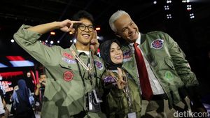 Potret Keluarga Ganjar Kompak Kenakan Jaket Bomber Ala Top Gun