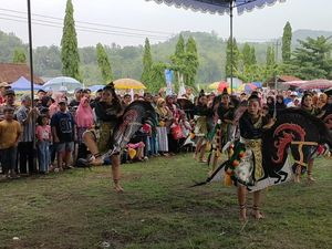 Relawan Prabowo-Gibran Gelar Pentas Seni Jathilan di Kulon Progo