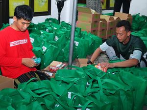 Ribuan Paket Sembako untuk Kaum Dhuafa