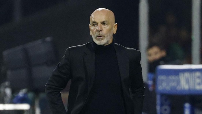 Soccer Football - Serie A - Salernitana v AC Milan - Stadio Arechi, Salerno, Italy - December 22, 2023 AC Milan coach Stefano Pioli REUTERS/Ciro De Luca