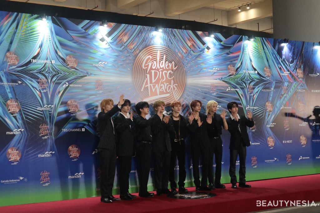 Stray Kids di Red Carpet Golden Disc Awards ke-38 di Jakarta, Indonesia