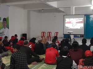 TPD Ganjar-Mahfud Solo Gelar Nobar Debat, Suasana Riuh TPD Ganjar-Mahfud Solo Gelar Nobar Debat, Suasana Riuh