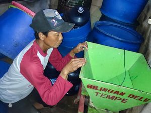 Pasutri Lamongan Tewas Tersetrum Listrik Penggilingan Tempe Pasutri Lamongan Tewas Tersetrum Listrik Penggilingan Tempe