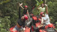 8 Foto Wulan Guritno Liburan Bareng 3 Anak di Bali, Hot Mom Bergaya Bak ABG